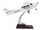 1:32 10.8inch Cessna 172 with Landing Gear ABS Resin Airplane Model,Diecast Plane,for Collecting and Gift